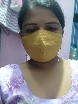 Snapshot of Dr_Chhaya chatting on 03.11.25 Dr Chhaya online show from 03.11.25