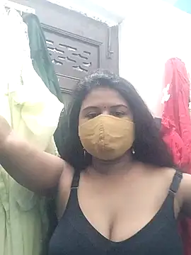 Snapshot of Dr_Chhaya chatting on 10.29.25 Dr Chhaya online show from 10.29.25