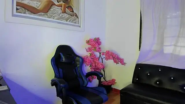 Snapshot of Caro_kitty- chatting on 09.09.25 Caro kitty- online show from 09.09.25