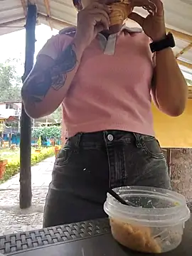 Snapshot of Caro_kitty- chatting on 09.12.25 Caro kitty- online show from 09.12.25