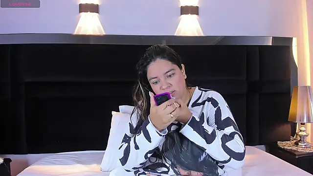 KendralHolson online show from 04.18.26