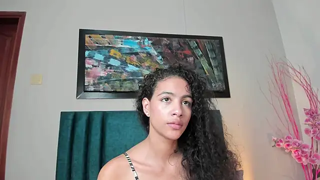 AntonellaHall  online show from 12.05.25