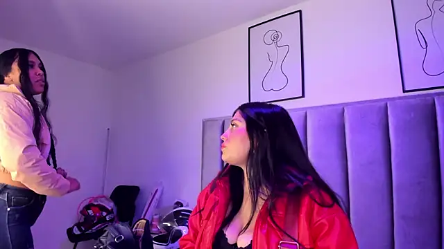 Snapshot of Laiia_Page chatting on 12.17.25 Laiia Page online show from 12.17.25