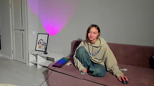 EllaSky xoxo online show from 01.28.25