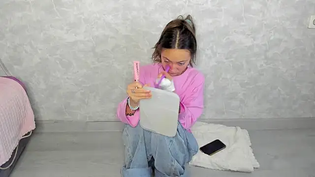 EllaSky xoxo online show from 10.20.25