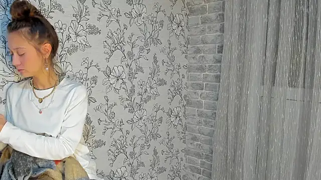 EllaSky xoxo online show from 10.31.25