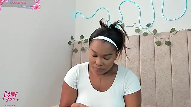 Kaseydelvey online show from 10.28.25