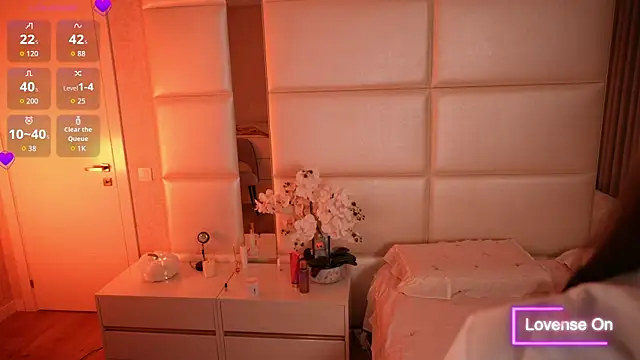 Snapshot of Lilly_Colins chatting on 11.02.25 Lilly Colins online show from 11.02.25