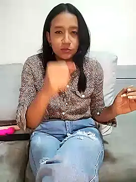 Snapshot of cami_victoria chatting on 02.10.25 cami victoria online show from 02.10.25