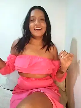 Snapshot of cami_victoria chatting on 03.21.25 cami victoria online show from 03.21.25