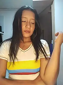 Snapshot of cami_victoria chatting on 06.17.26 cami victoria online show from 06.17.26