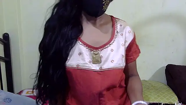 Snapshot of Pramila_Manish chatting on 10.31.25 Pramila Manish online show from 10.31.25