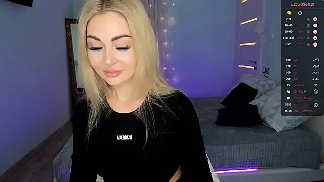 AdeleRoberts online show from 02.10.25