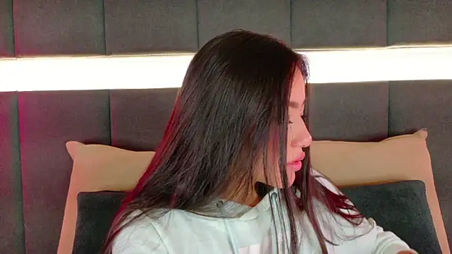 nicolle pierce online show from 10.25.25