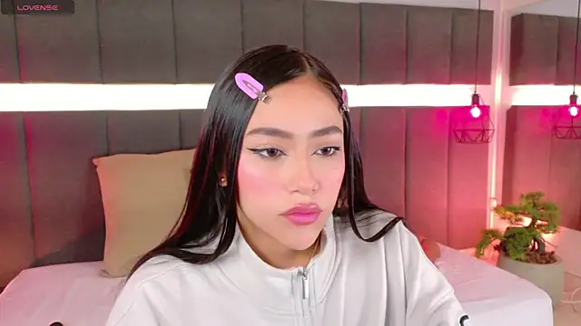 nicolle pierce online show from 11.14.25