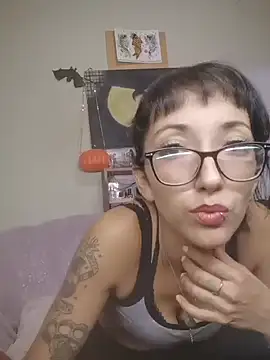 Snapshot of HighLilith chatting on 10.10.25 HighLilith online show from 10.10.25