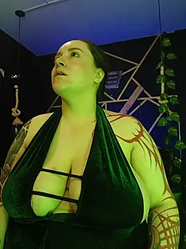 Gelena Black online show from 10.25.25