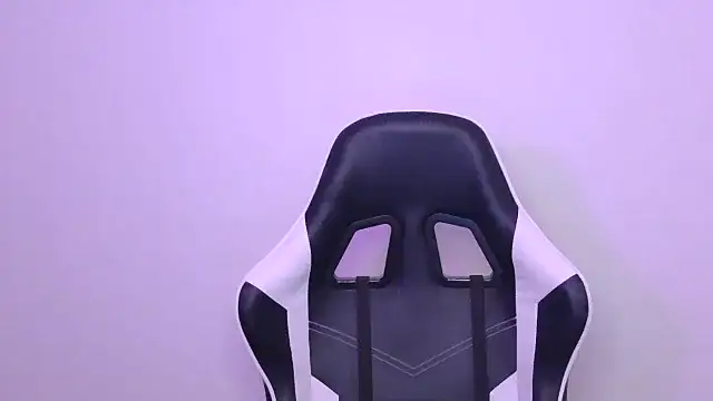 Snapshot of KLEOKILLS chatting on 10.04.25 KLEOKILLS online show from 10.04.25