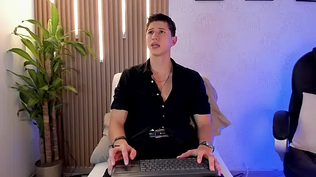 Snapshot of Dorianmistery2322_ chatting on 11.11.25 Dorianmistery2322 online show from 11.11.25