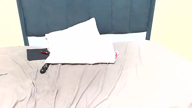 Snapshot of kittykhloe22 chatting on 03.11.25 kittykhloe22 online show from 03.11.25