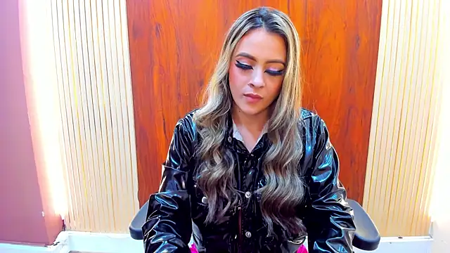 Snapshot of miacarperr1 chatting on 02.28.25 miacarperr1 online show from 02.28.25