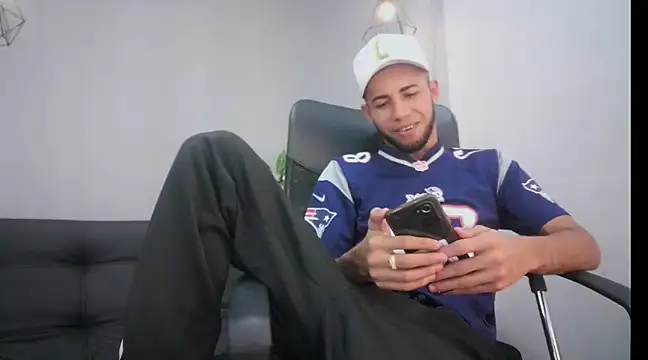 Snapshot of jhon_ath chatting on 01.30.25 jhon ath online show from 01.30.25