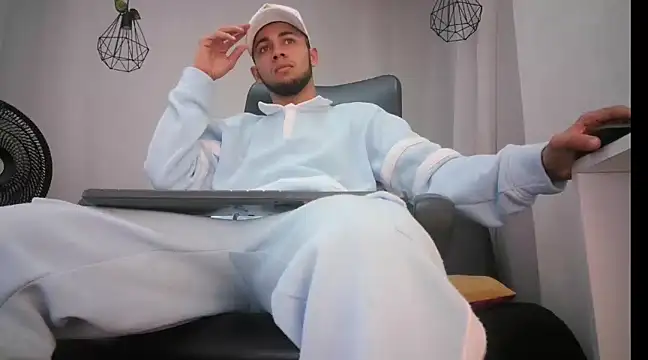 Snapshot of jhon_ath chatting on 02.04.25 jhon ath online show from 02.04.25