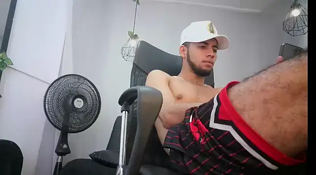 Snapshot of jhon_ath chatting on 02.08.25 jhon ath online show from 02.08.25