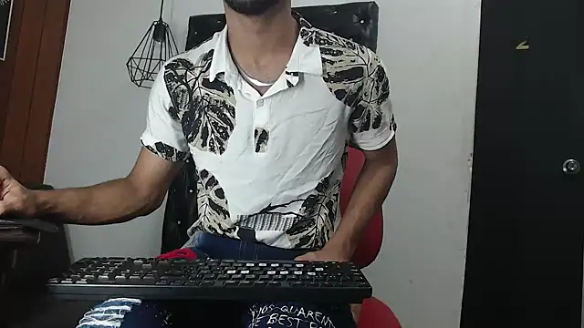 Snapshot of jhon_ath chatting on 02.15.25 jhon ath online show from 02.15.25