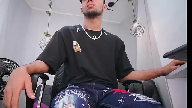 Snapshot of jhon_ath chatting on 03.07.25 jhon ath online show from 03.07.25