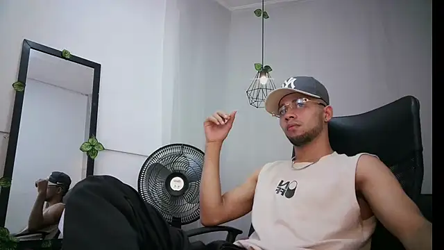 Snapshot of jhon_ath chatting on 03.12.25 jhon ath online show from 03.12.25