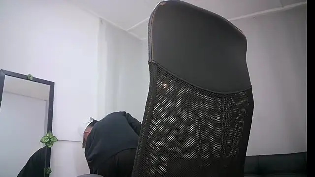 Snapshot of jhon_ath chatting on 03.13.25 jhon ath online show from 03.13.25