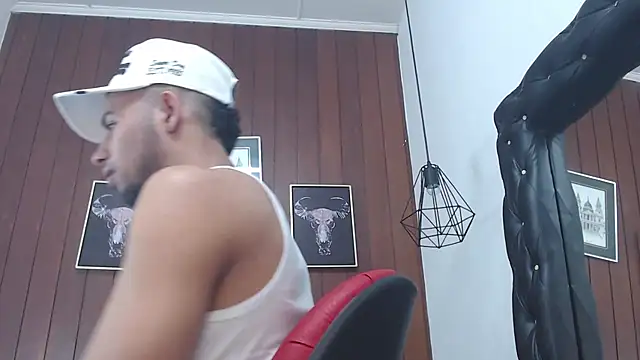 Snapshot of jhon_ath chatting on 03.14.25 jhon ath online show from 03.14.25