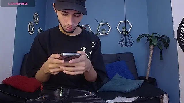 Snapshot of jhon_ath chatting on 09.13.25 jhon ath online show from 09.13.25