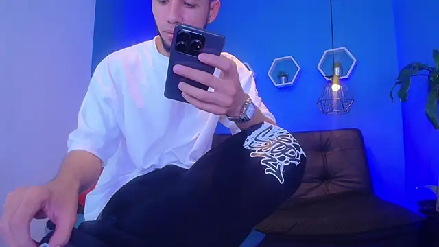 Snapshot of jhon_ath chatting on 11.27.25 jhon ath online show from 11.27.25