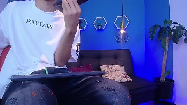 Snapshot of jhon_ath chatting on 11.30.25 jhon ath online show from 11.30.25