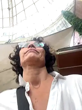 MireyaTorresGu online show from 11.20.25