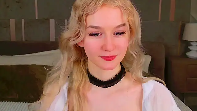 Snapshot of NaomiLoys chatting on 02.11.25 NaomiLoys online show from 02.11.25