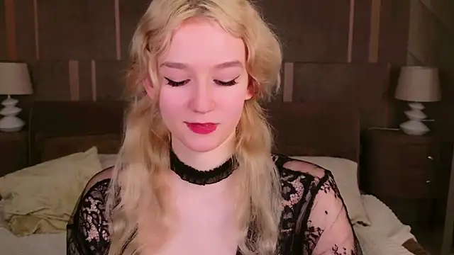 Snapshot of NaomiLoys chatting on 02.24.25 NaomiLoys online show from 02.24.25