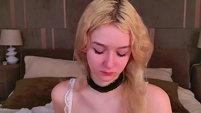 Snapshot of NaomiLoys chatting on 03.07.25 NaomiLoys online show from 03.07.25