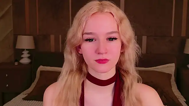 Snapshot of NaomiLoys chatting on 03.22.25 NaomiLoys online show from 03.22.25