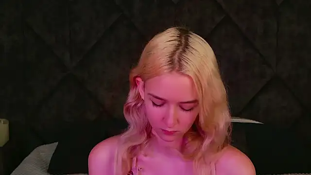 Snapshot of NaomiLoys chatting on 09.13.25 NaomiLoys online show from 09.13.25