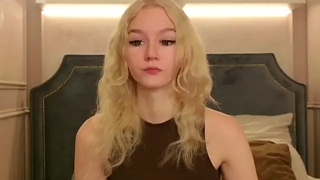 Snapshot of NaomiLoys chatting on 09.19.25 NaomiLoys online show from 09.19.25