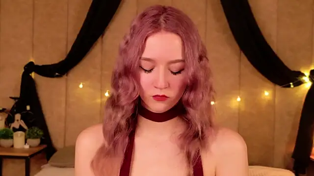 Snapshot of NaomiLoys chatting on 09.30.25 NaomiLoys online show from 09.30.25