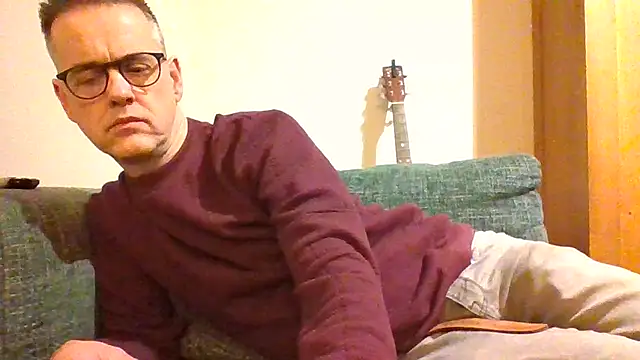 Snapshot of Hectorthyssen1 chatting on 12.21.24 Hectorthyssen1 online show from 12.21.24