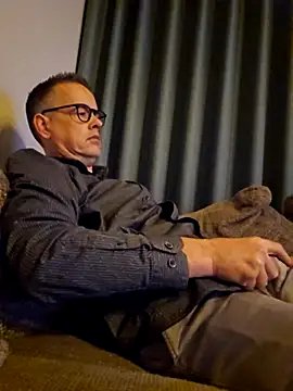 Snapshot of Hectorthyssen1 chatting on 10.04.25 Hectorthyssen1 online show from 10.04.25