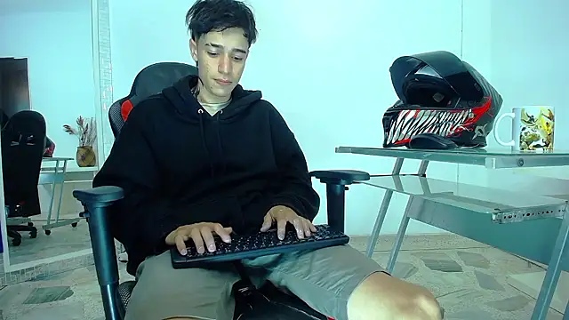 Snapshot of Zacktk7 chatting on 12.04.24 Zacktk7 online show from 12.04.24