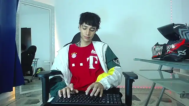 Snapshot of Zacktk7 chatting on 12.11.24 Zacktk7 online show from 12.11.24