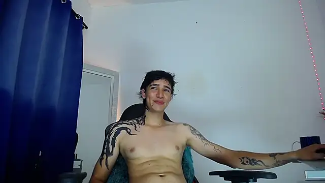 Snapshot of Zacktk7 chatting on 12.13.24 Zacktk7 online show from 12.13.24