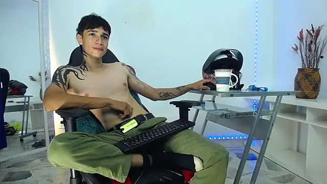 Snapshot of Zacktk7 chatting on 12.18.24 Zacktk7 online show from 12.18.24